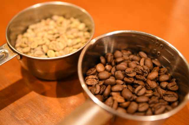 焙煎したコーヒー豆